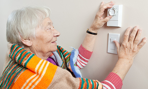 https://www.ageuk.org.uk/globalassets/age-uk/media/featured/500x300/500x300_thermostat_woman.jpg